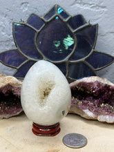 Load image into Gallery viewer, Druzy Agate Egg