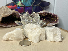 Load image into Gallery viewer, Rough Moonstone Pieces
