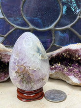 Load image into Gallery viewer, Druzy Agate Egg