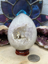 Load image into Gallery viewer, Druzy Agate Egg