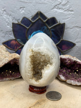 Load image into Gallery viewer, Druzy Agate Egg