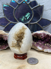 Load image into Gallery viewer, Druzy Agate Egg