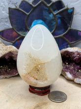 Load image into Gallery viewer, Druzy Agate Egg