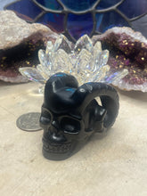 Load image into Gallery viewer, Horned Skull
