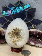 Load image into Gallery viewer, Druzy Agate Egg