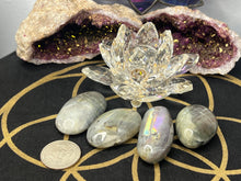 Load image into Gallery viewer, Labradorite Gallets