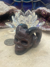 Load image into Gallery viewer, Horned Skull