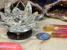 Load image into Gallery viewer, Aura Quartz Small, Medium and Large Points
