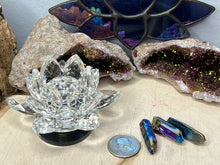 Load image into Gallery viewer, Aura Quartz Small, Medium and Large Points