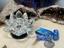 Load image into Gallery viewer, Aura Quartz Small, Medium and Large Points