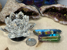 Load image into Gallery viewer, Aura Quartz Small, Medium and Large Points