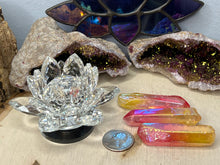 Load image into Gallery viewer, Aura Quartz Small, Medium and Large Points