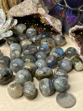 Load image into Gallery viewer, Labradorite Small and Medium Flashy Tumbles