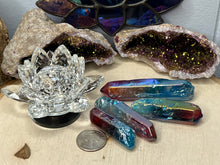 Load image into Gallery viewer, Aura Quartz Small, Medium and Large Points
