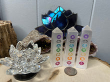 Load image into Gallery viewer, Selenite Chakra Oblesiks