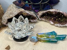 Load image into Gallery viewer, Aura Quartz Small, Medium and Large Points