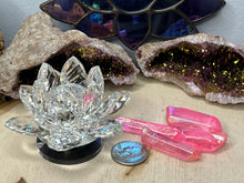 Load image into Gallery viewer, Aura Quartz Small, Medium and Large Points