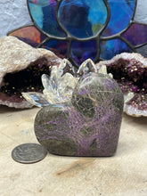 Load image into Gallery viewer, Atlantisite Hearts
