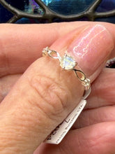Load image into Gallery viewer, Moonstone 925 Sterling Silver Ring
