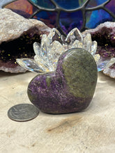 Load image into Gallery viewer, Atlantisite Hearts
