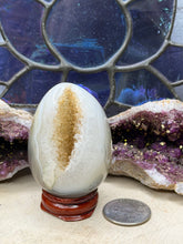 Load image into Gallery viewer, Druzy Agate Egg
