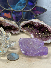 Load image into Gallery viewer, Amethyst Flower

