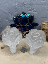 Load image into Gallery viewer, Quartz Alien Skulls

